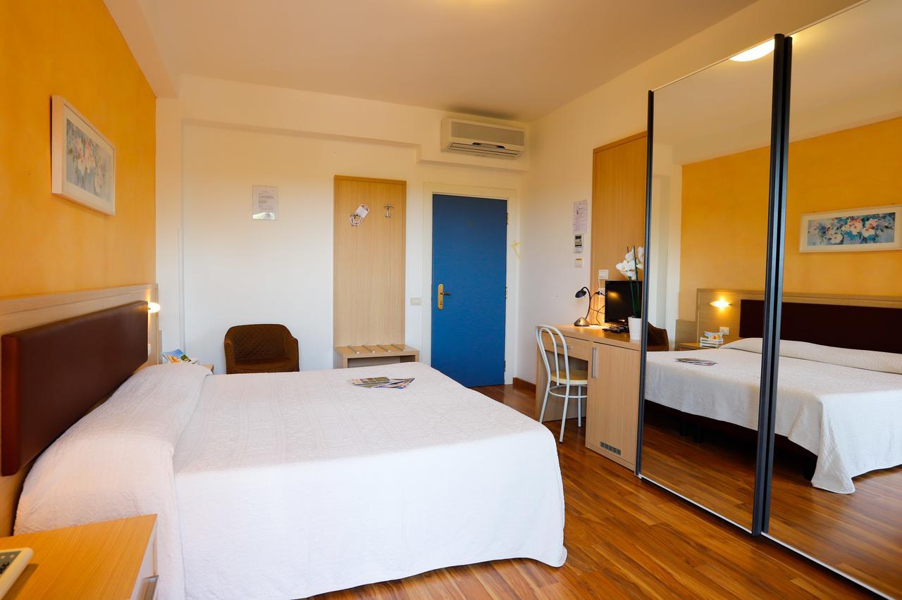 Hotel Grifone 프린시피나 아 마레 외부 사진